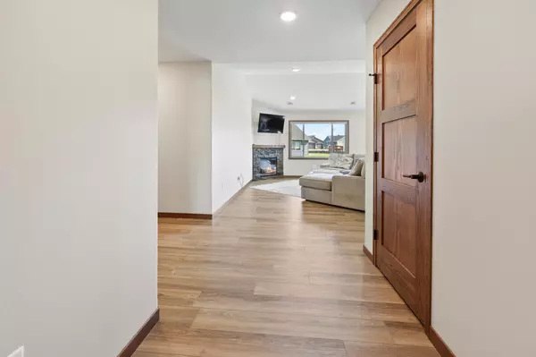 Avon, MN 56310,214 Woolgrass WAY