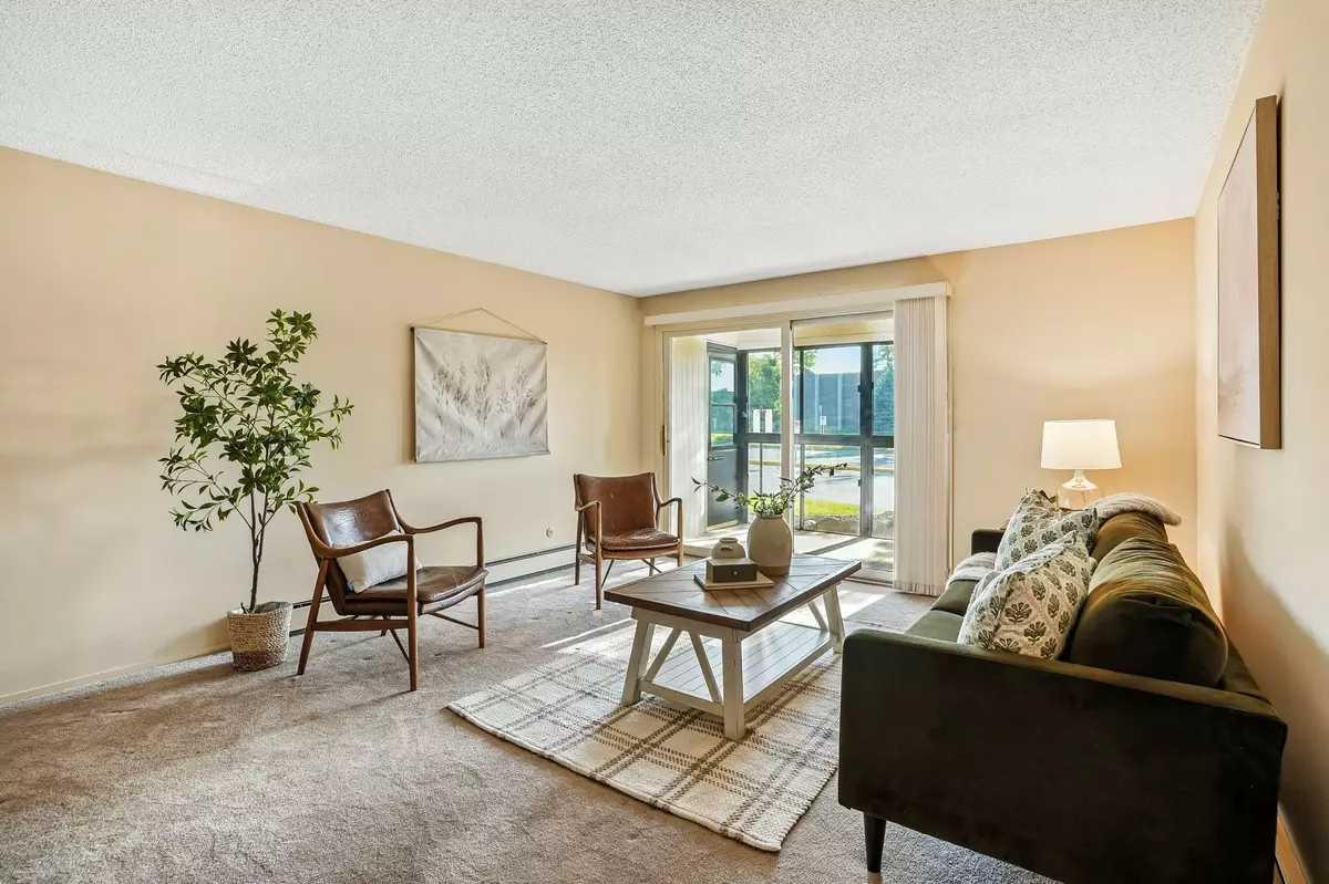 Little Canada, MN 55117,2485 Canabury DR #116