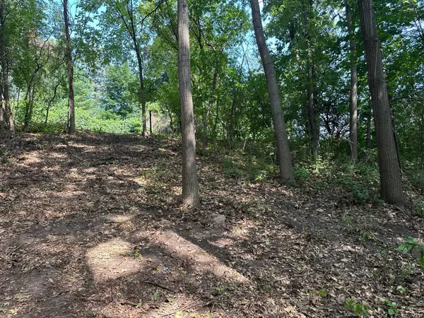 Mendota Heights, MN 55118,196x Glenhill RD