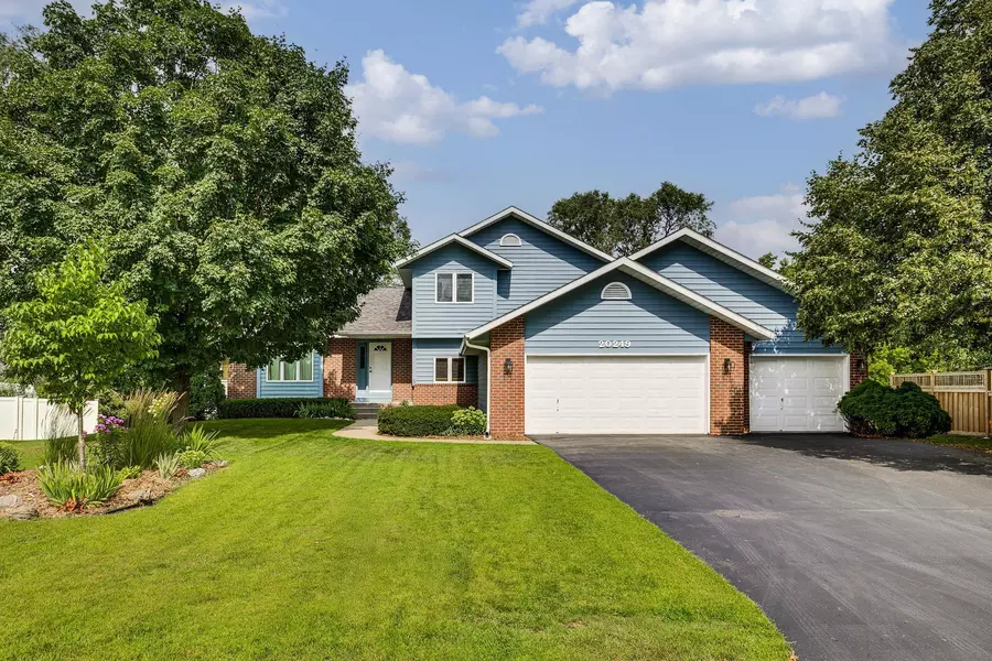 20249 Kensington WAY, Lakeville, MN 55044