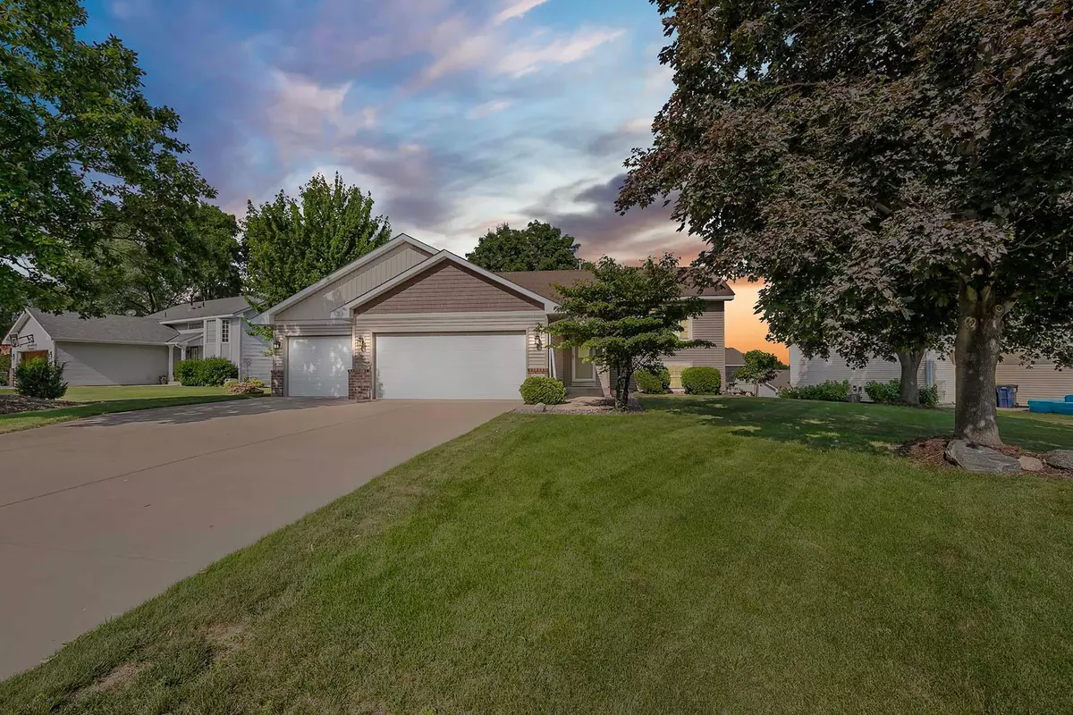 Lakeville, MN 55024,17480 FIVE OAKS DRIVE