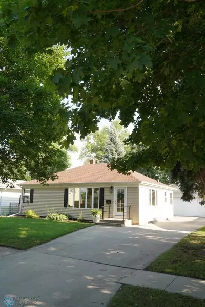 92 16th AVE N, Fargo, ND 58102