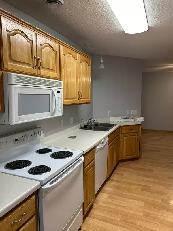 Saint Louis Park, MN 55426,7122 Excelsior WAY