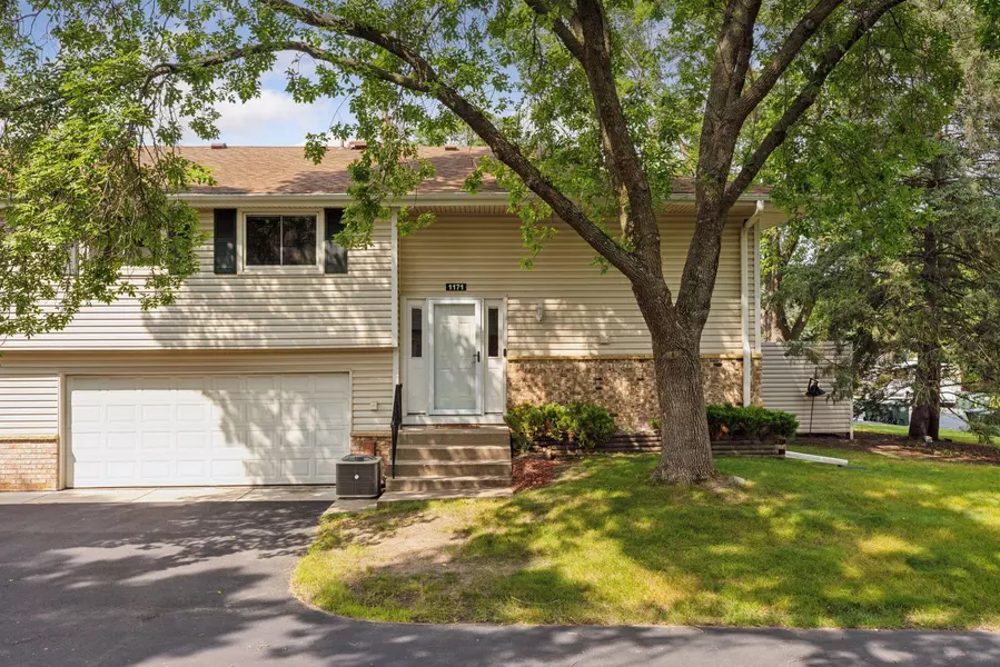 1171 Timbershore LN, Eagan, MN 55123