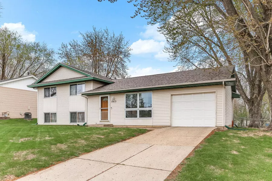 7913 80th ST S, Cottage Grove, MN 55016