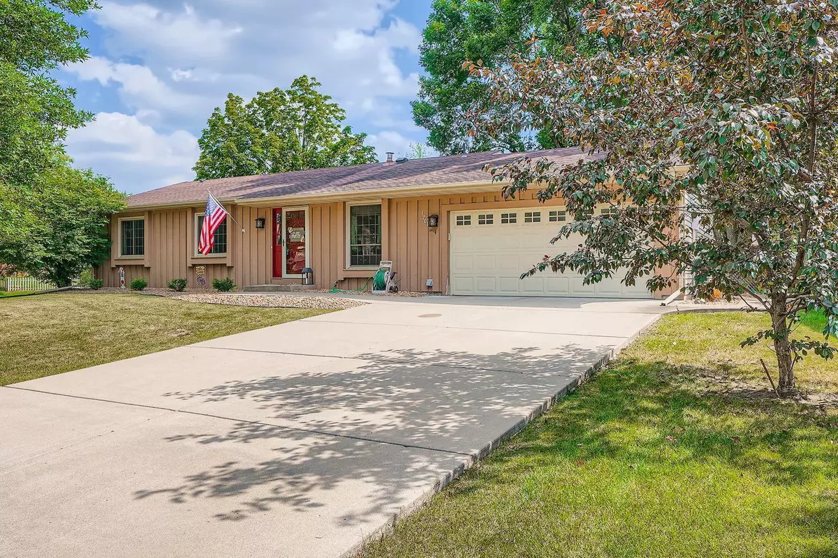 Burnsville, MN 55337,1701 James CT