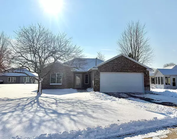 84 Willow Creek DR, Waite Park, MN 56387