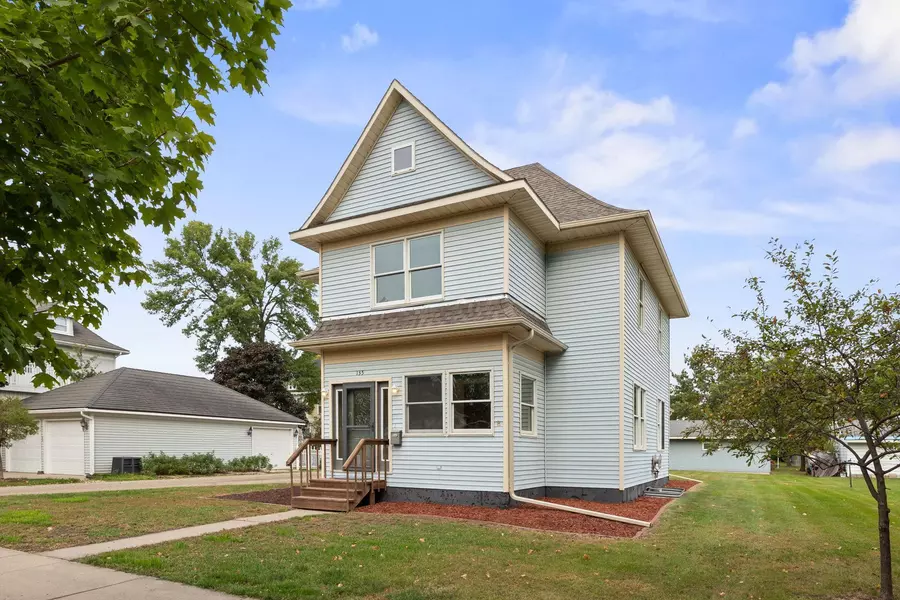 135 4th AVE SE, Hutchinson, MN 55350