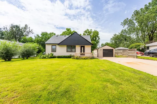 2454 Long Lake RD, New Brighton, MN 55112