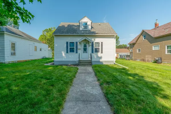 888 3rd AVE SW, Wells, MN 56097
