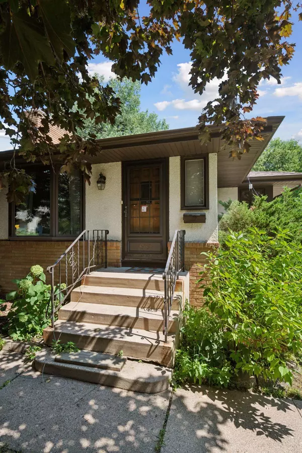 Minneapolis, MN 55410,4937 Sheridan AVE S