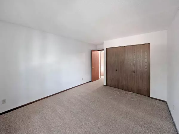 Eagan, MN 55122,4694 Lenore LN