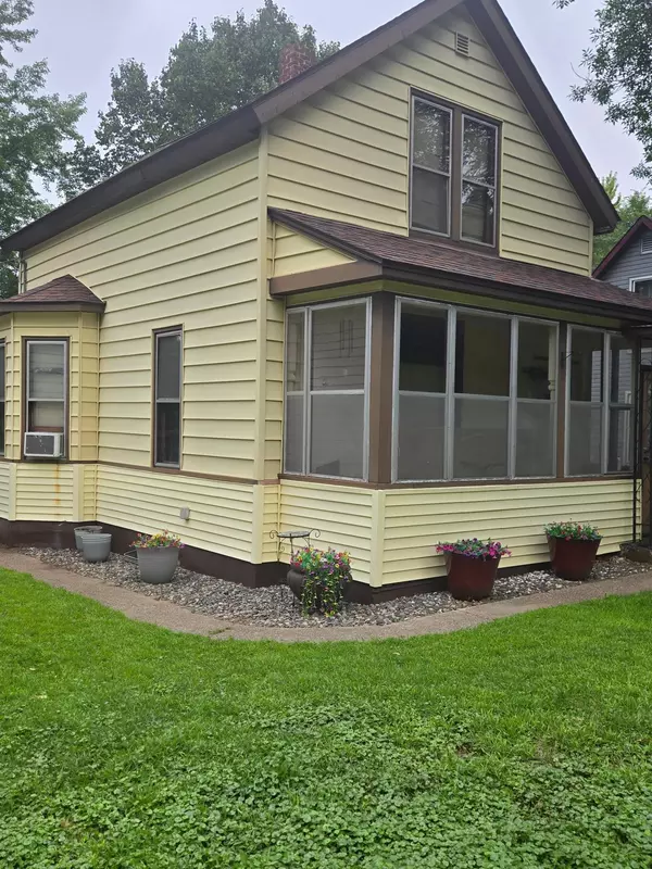 Little Falls, MN 56345,725 7th ST NE