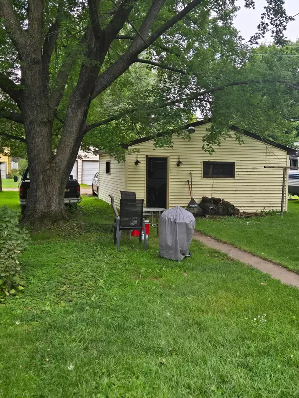 Little Falls, MN 56345,725 7th ST NE