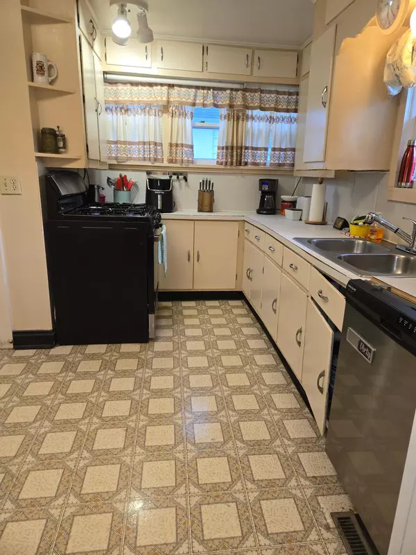 Little Falls, MN 56345,725 7th ST NE