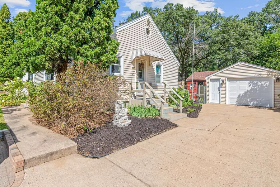 8663 NE VanBuren ST, Blaine, MN 55434