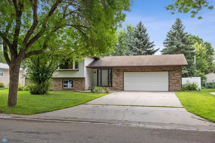 415 Brook AVE, Moorhead, MN 56560