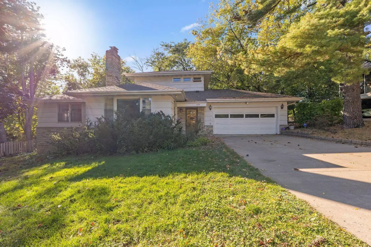 Golden Valley, MN 55416,614 Natchez AVE S