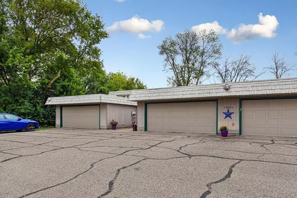 Faribault, MN 55021,1801 Western AVE NW #3