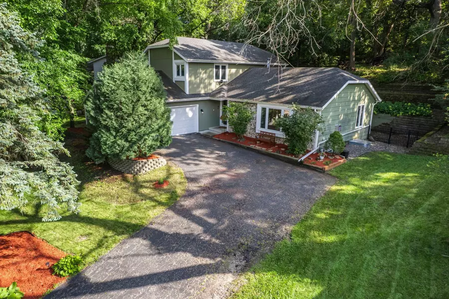 1276 Dunberry LN, Eagan, MN 55123