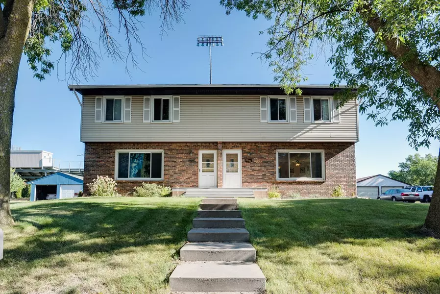 1272 Poppyseed DR, New Brighton, MN 55112
