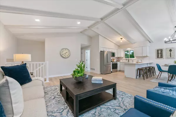 Maple Plain, MN 55359,4835 Drake ST