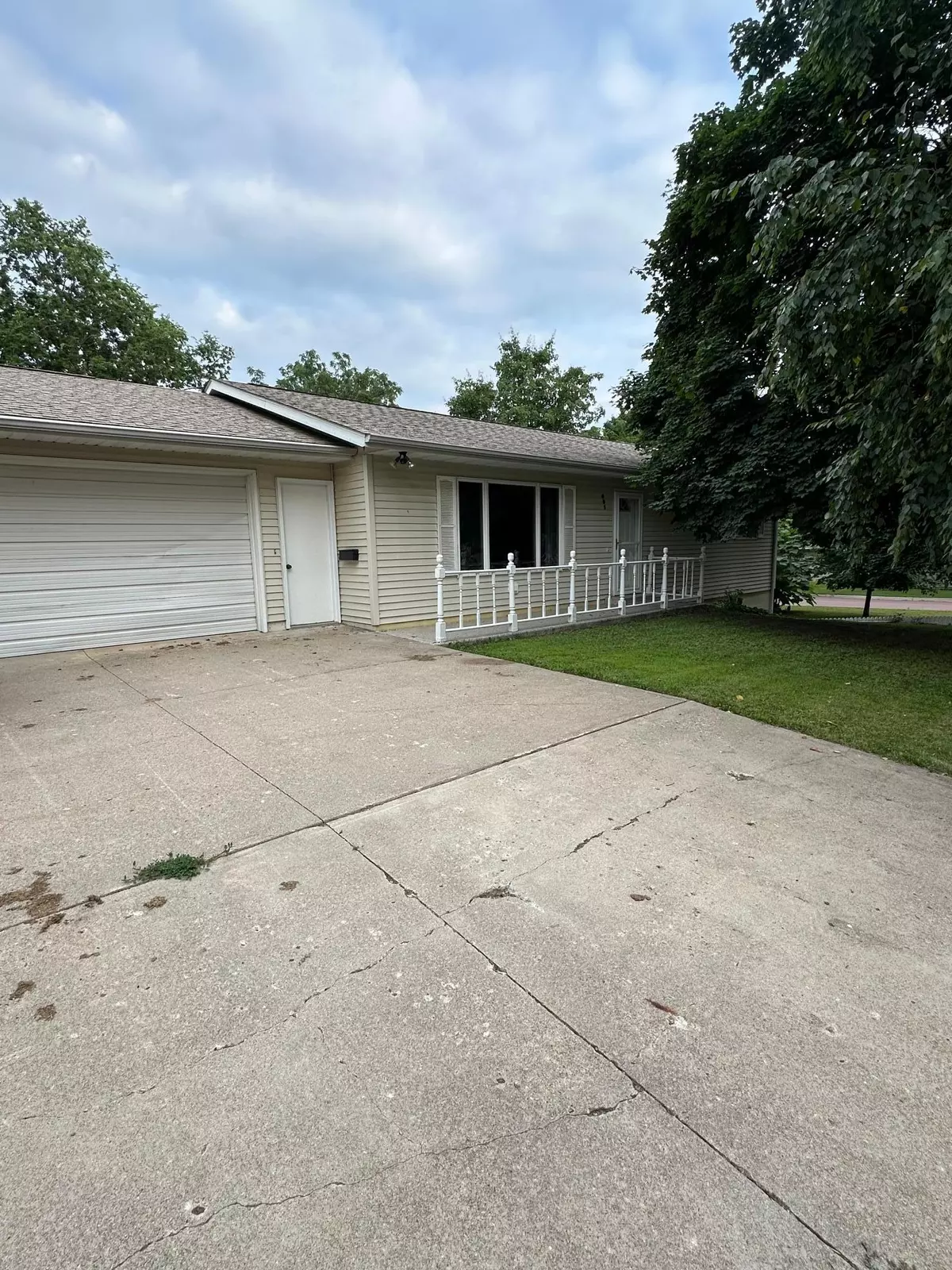 Redwood Falls, MN 56283,401 N Halvorson ST
