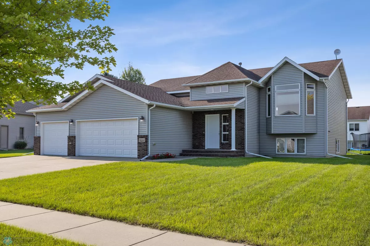 Fargo, ND 58104,4216 34th AVE S