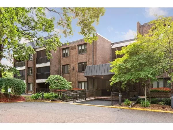 Minnetonka, MN 55305,3412 Oak Ridge RD #206