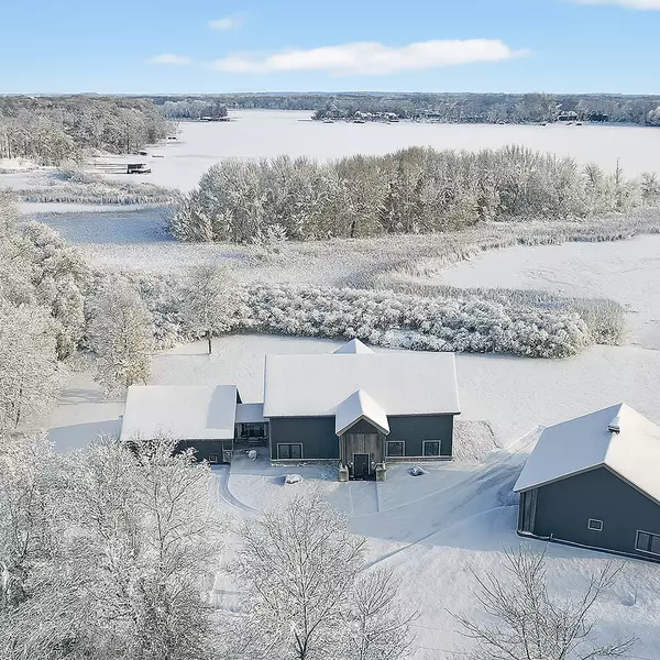 6235 N Shore DR, Greenfield, MN 55373