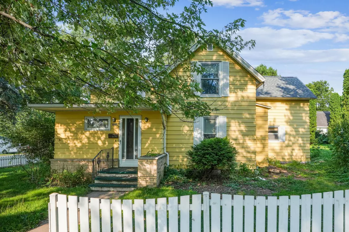 River Falls, WI 54022,303 Lewis ST