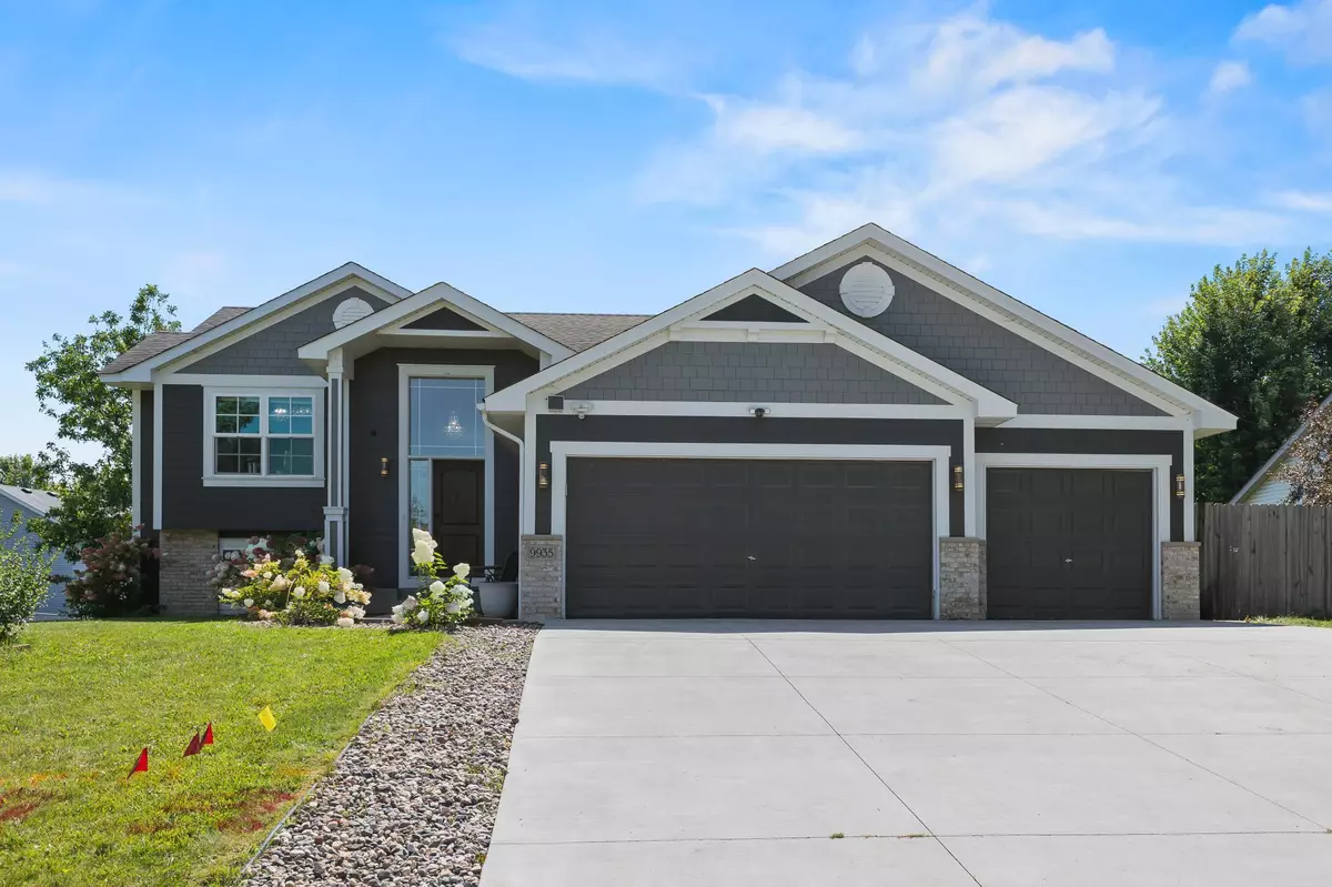 Saint Michael, MN 55376,9935 41st ST NE