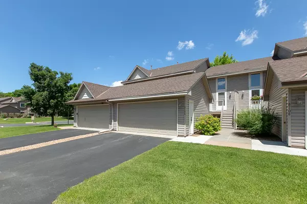 8704 Cottonwood LN N, Maple Grove, MN 55369