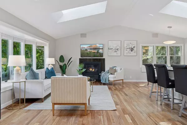 Minneapolis, MN 55405,20 Vincent AVE S