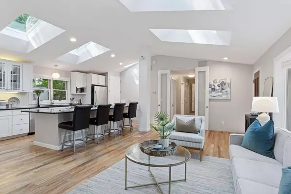 20 Vincent AVE S, Minneapolis, MN 55405