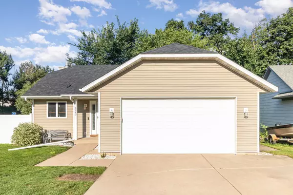1240 Spring Hill RD, Waconia, MN 55387