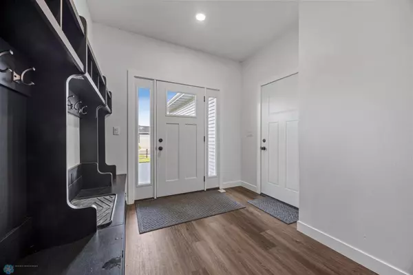 West Fargo, ND 58078,1221 26th AVE W