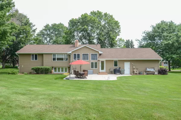 Brooklyn Park, MN 55443,10757 Zieglers DR N