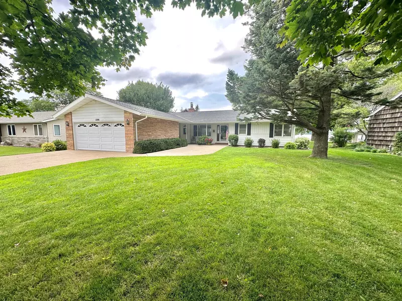 1206 S Shore DR, Worthington, MN 56187