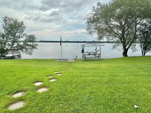 Worthington, MN 56187,1206 S Shore DR