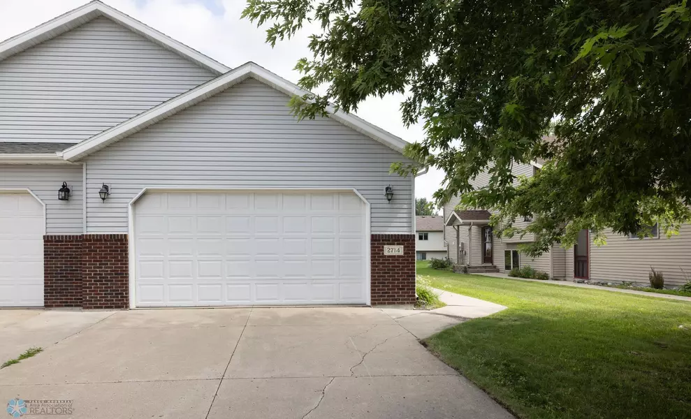 2714 Wheatland DR S, Fargo, ND 58103