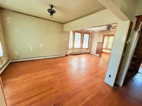 Saint Paul, MN 55104,1400 Charles AVE