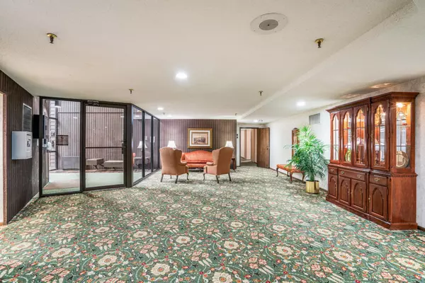 Bloomington, MN 55437,8441 Irwin RD #110