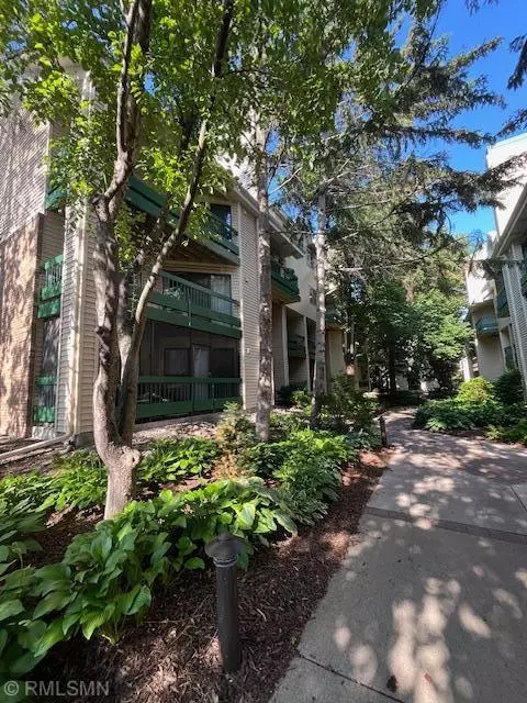 Edina, MN 55435,7610 York AVE S #3204