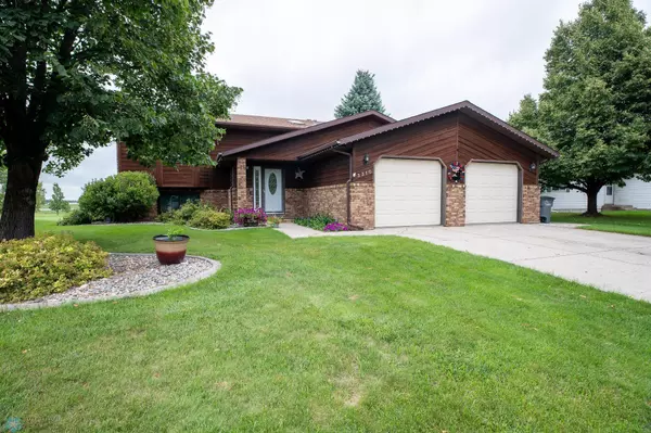 3310 Village Green DR, Moorhead, MN 56560