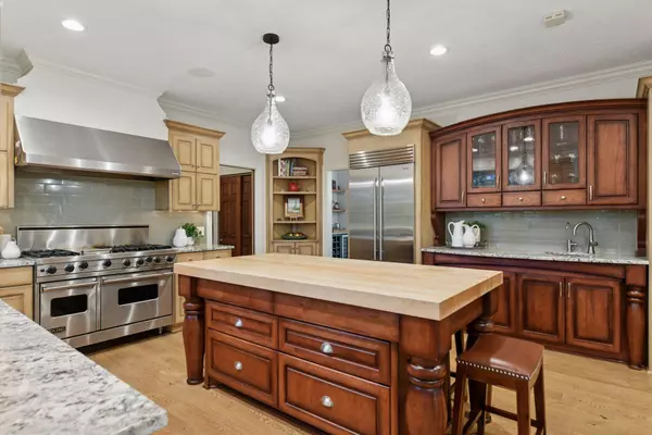 Shorewood, MN 55331,5470 Carrie LN