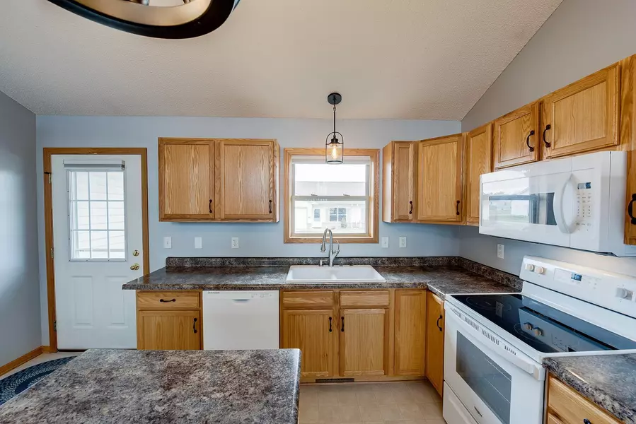 1728 Ponderosa LN, WI 54017