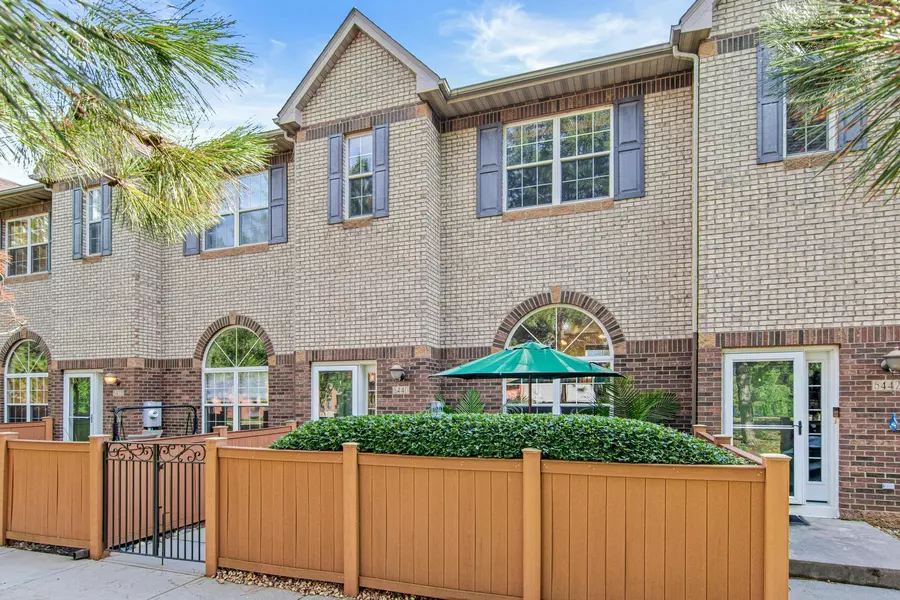 6440 Regency LN, Eden Prairie, MN 55344