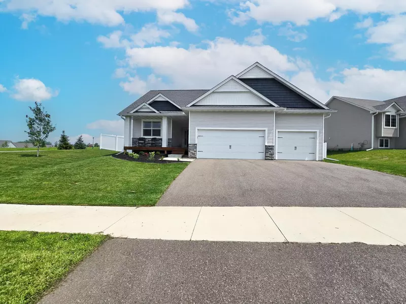 18528 Hexham LN, Lakeville, MN 55044
