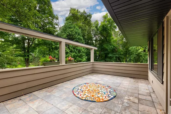 Wayzata, MN 55391,243 Bushaway RD